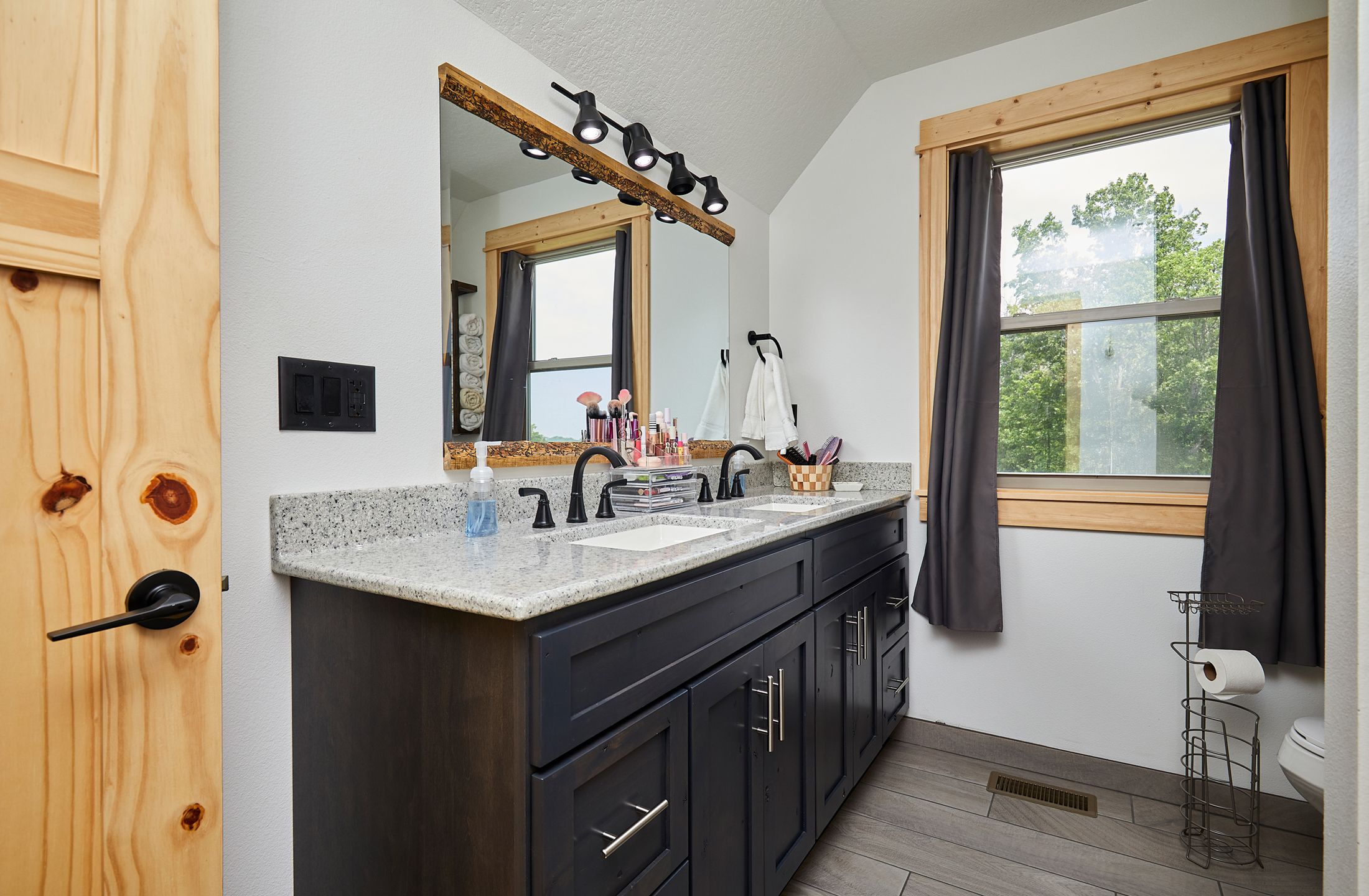 Listing Photo: 7708 Virginia St_043